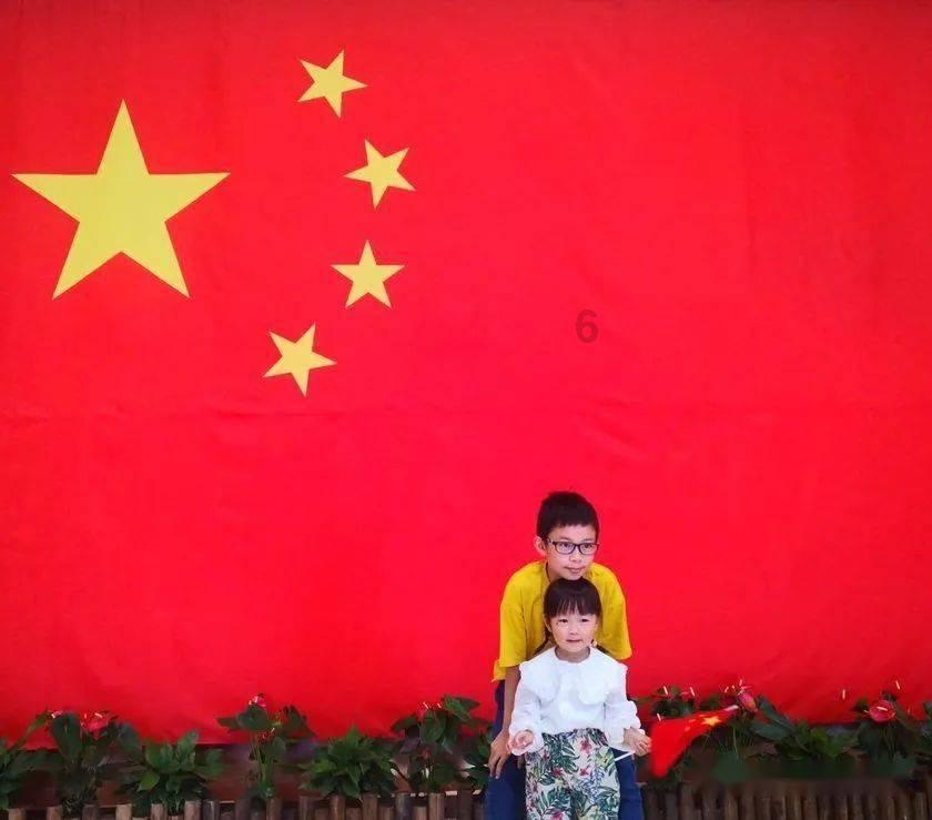 探索谁提出说蚂蚁是二维生物世界